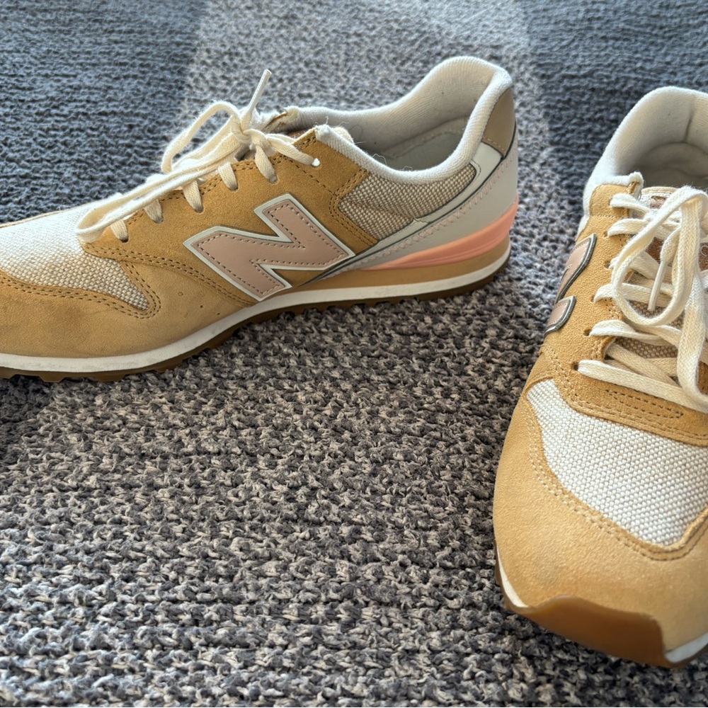 New Balance Women's 996 Shoes